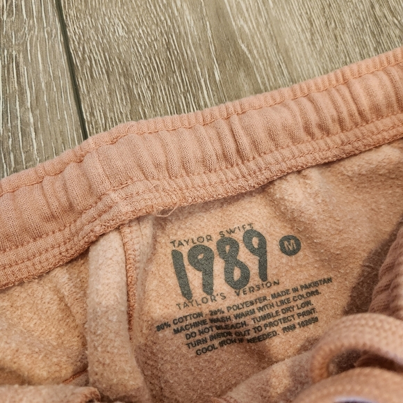 1989 (Taylor's Version) Pink Jogger Sweatpants - Picture 2 of 3